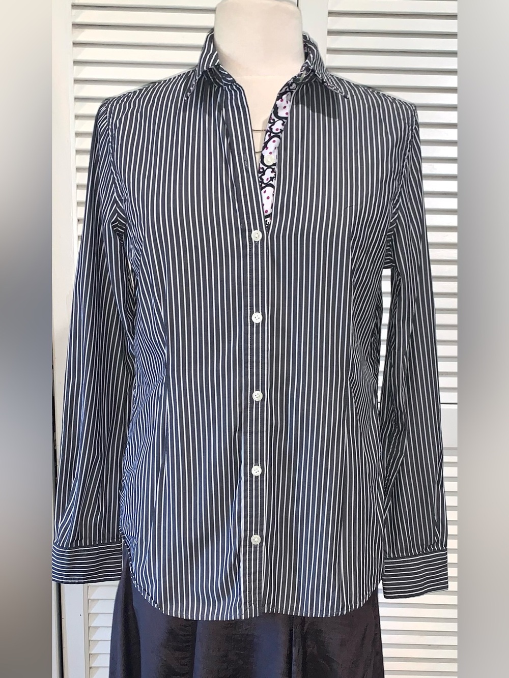 C. Wonder Signature Fit Striped Button Down Shirt Contrast Cuff Blouse Size M
